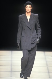 giorgio-armani-fw-1992-1.thumb.jpg.0477786462dd3c64ba0906b24b6cd6c2.jpg