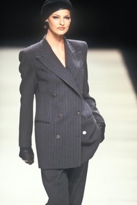 giorgio-armani-fw-1992-2.thumb.jpg.98c099947bc4782e2053797318a2062f.jpg