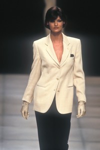 giorgio-armani-fw-1992-3.thumb.jpg.2ed21f59b43e734e6a95f8b5ada5b153.jpg