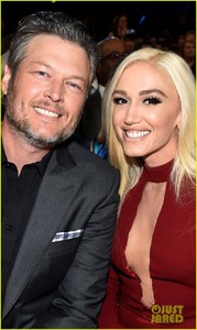 gwen-stefani-blake-shelton-2018-acm-awards-00.jpg