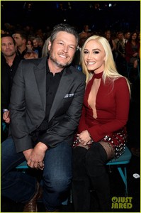 gwen-stefani-blake-shelton-2018-acm-awards-01.jpg