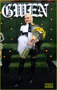 gwen-stefani-gets-warm-welcome-after-announcing-vegas-residency-04.jpg