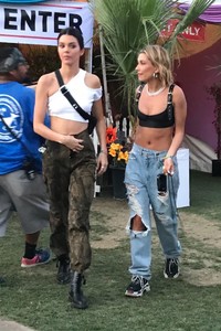 hailey-baldwin-and-kendall-jenner-coachella-2018-4.jpg