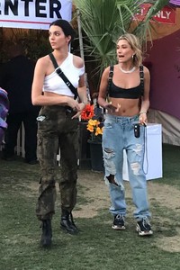 hailey-baldwin-and-kendall-jenner-coachella-2018-5.jpg