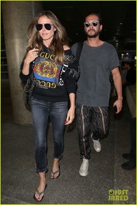 heidi-klum-tom-kaulitz-land-in-la-after-romantic-getaway-05.jpg