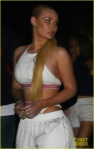 iggy-azalea-tyga-fuel-romance-rumors-at-coachella-03.jpg