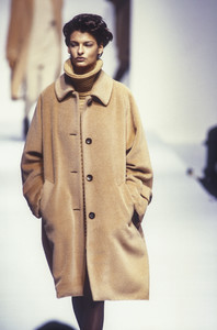 jil-sander-fw-1990-3.thumb.jpg.786cb625f902a6100ef66e6cfeb6d100.jpg