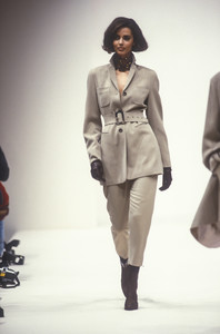 jil-sander-fw-1992-15.thumb.jpg.cdd38afbae9240aa2b9078ecf8f7e990.jpg