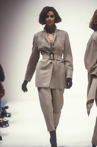 jil-sander-fw-1992-16.thumb.jpg.3cdcb3990d244fad1f4557dafd14b756.jpg