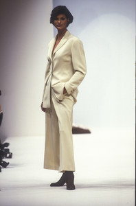 jil-sander-fw-1992-21.thumb.jpg.42430f06763258fb2e45391d13321608.jpg