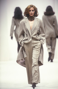 jil-sander-fw-1992-4.thumb.jpg.060bf71966aea569212ef777c682a66c.jpg