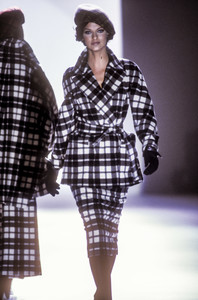 jil-sander-fw-1992-45.thumb.jpg.875189cc3024c274ed2a35d82349216b.jpg