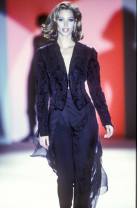 jil-sander-fw-1992-55.thumb.jpg.1fd6809a385d8e616d5b7490cbc78647.jpg