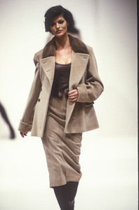 jil-sander-fw-1992-6.thumb.jpg.bd734219915a3c09b4c22caf18b93033.jpg