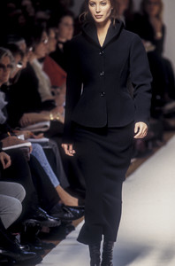 jil-sander-fw-1993-19.thumb.jpg.96ba58f22409016e8195cabc56f22050.jpg