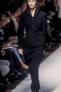 jil-sander-fw-1993-20.thumb.jpg.0d0930a275c1f74f80f20ada79c0399e.jpg