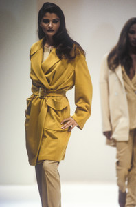 jil-sander-ss-1992-1.thumb.jpg.15e51f47e975db0977b3c4a15b0171b9.jpg