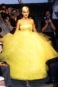 john-galliano-ss-1995-1.thumb.jpg.043ccaf79251c862a367d2bc99ef33ec.jpg