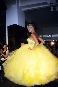 john-galliano-ss-1995-2.thumb.jpg.94912bde4d6b398f197c9dfaffe2fa2f.jpg