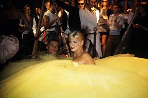 john-galliano-ss-1995-4.thumb.jpg.31bf9856d7a77facca4c8ccee4a1d3ed.jpg