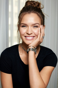 josephine-skriver-maybelline-elle-dk_11.jpg