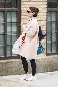 katie-holmes-carrying-bags-from-blicks-crafts-store-in-nyc-04-18-2018-1.jpg