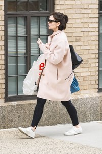 katie-holmes-carrying-bags-from-blicks-crafts-store-in-nyc-04-18-2018-2.jpg