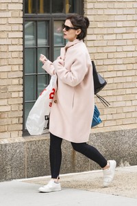 katie-holmes-carrying-bags-from-blicks-crafts-store-in-nyc-04-18-2018-3.jpg