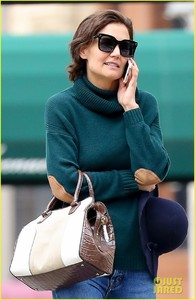 katie-holmes-turns-heads-in-teal-turtleneck-while-out-in-nyc-04.jpg