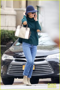 katie-holmes-turns-heads-in-teal-turtleneck-while-out-in-nyc-05.jpg