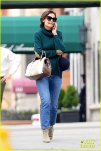 katie-holmes-turns-heads-in-teal-turtleneck-while-out-in-nyc-06.jpg
