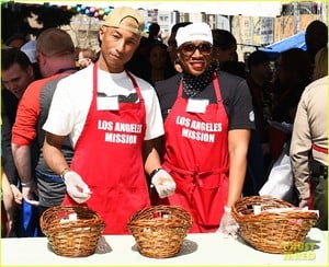 kellan-lutz-pharrell-williams-easter-meal-15.jpg