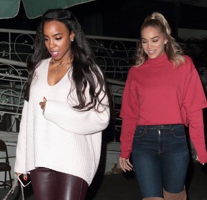 kelly-rowland-and-jasmine-sanders-at-madeo-in-west-hollywood-4.thumb.jpg.e8a004e9d641219de3cffe70c89ceca3.jpg