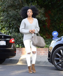 kelly-rowland-wearing-baggy-sweater-and-ripped-white-denim-los-angeles-02-20-2018-1.jpg