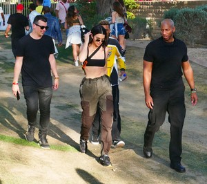 kendall-jenner-coachella-2018-in-palm-springs-3.jpg