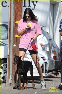 kendall-jenner-is-pretty-in-pink-during-coffee-run-with-mystery-man-05.jpg