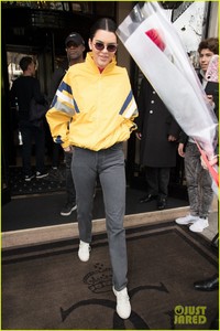 kendall-jenner-kaia-gerber-leave-hotel-in-paris-03.jpg