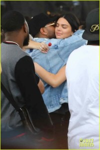 kendall-jenner-the-weeknd-hug-coachella-03.jpg