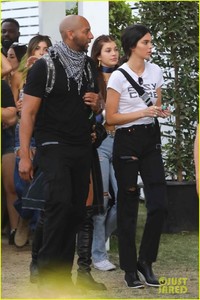 kendall-jenner-the-weeknd-hug-coachella-04.jpg