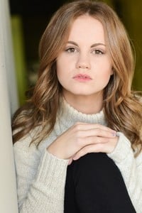 kinopoisk.ru-Mackenzie-Lintz-2810164.thumb.jpg.53479b6186bd80f7a6b935e2b4d8a408.jpg