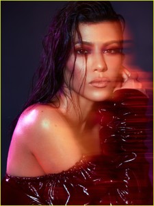 kourtney-kardashian-v-magazine-01.jpg