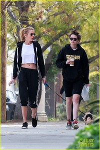 kristen-stewart-stella-maxwell-step-out-01.jpg