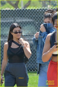 kylie-jenner-and-kourtney-kardashian-arrive-at-coachella-with-their-boyfriends-06.jpg