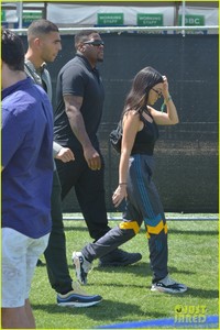 kylie-jenner-and-kourtney-kardashian-arrive-at-coachella-with-their-boyfriends-37.jpg