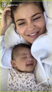 kylie-jenner-goes-makeup-free-with-sleeping-stormi-in-adorable-new-photos-06.jpg