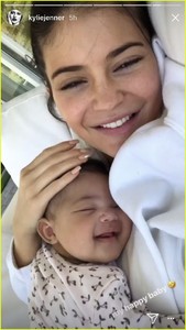 kylie-jenner-goes-makeup-free-with-sleeping-stormi-in-adorable-new-photos-07.jpg