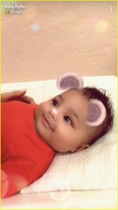 kylie-jenner-shares-super-cute-stormi-videos-on-snapchat-03.thumb.jpg.f219db240169c701d7d795e0cc831f2e.jpg