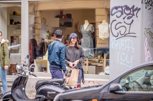 lana-del-rey-shopping-for-her-show-in-berlin-mercedes-benz-arena-germany-04-16-2018-5.jpg