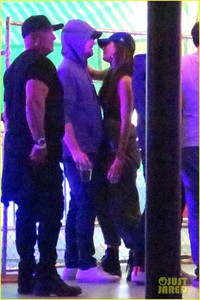 leonardo-dicaprio-camila-morrone-coachella-14.jpg