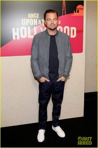 leonardo-dicaprio-quentin-tarantino-tease-once-upon-a-time-in-hollywood-cinemacon-13.jpg